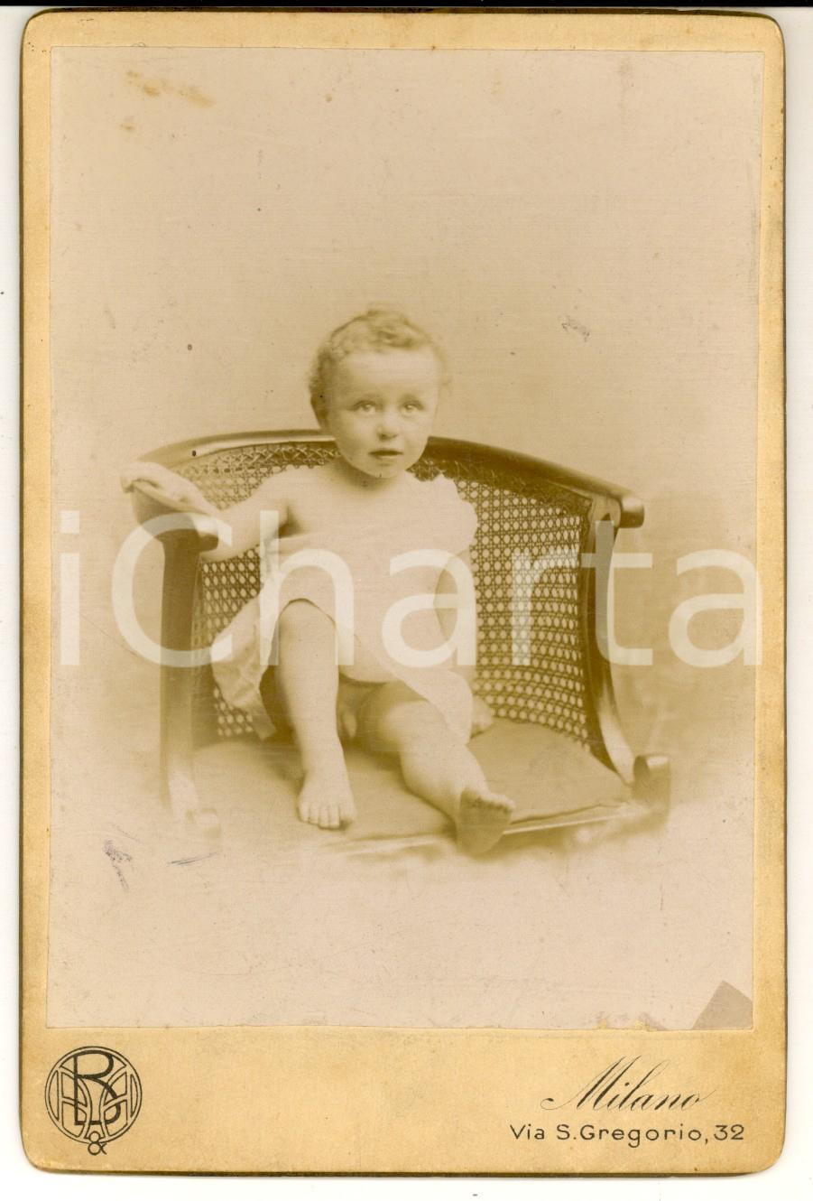 Fotografia d epoca originale 1890 ca MILANO Ritratto di Luigi LEGNANI bambino su sedia Foto VINTAGE 11x16 1