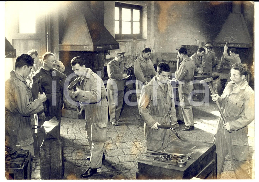 1950 ca MESSINA Laboratorio per fabbricazione armi esercito (3) Foto DANNEGGIATA