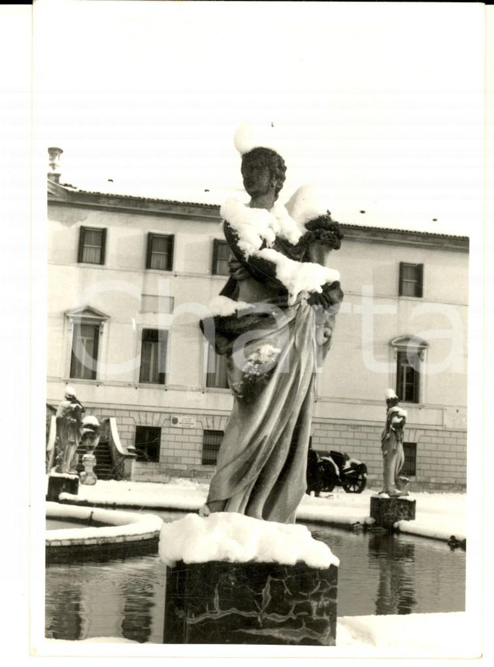 1977 TREVISO Veduta del centro con statua innevata - Foto VINTAGE 9x13 cm