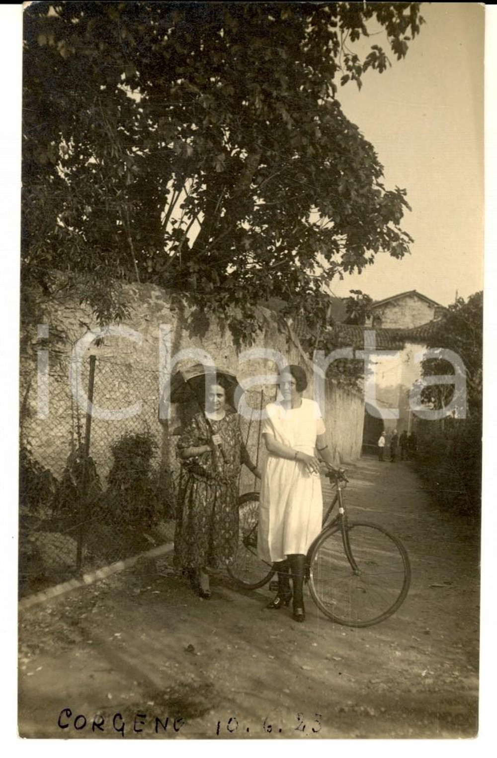 1923 CORGENO (VA) Ritratto di due donne a passeggio - Foto cartolina VINTAGE