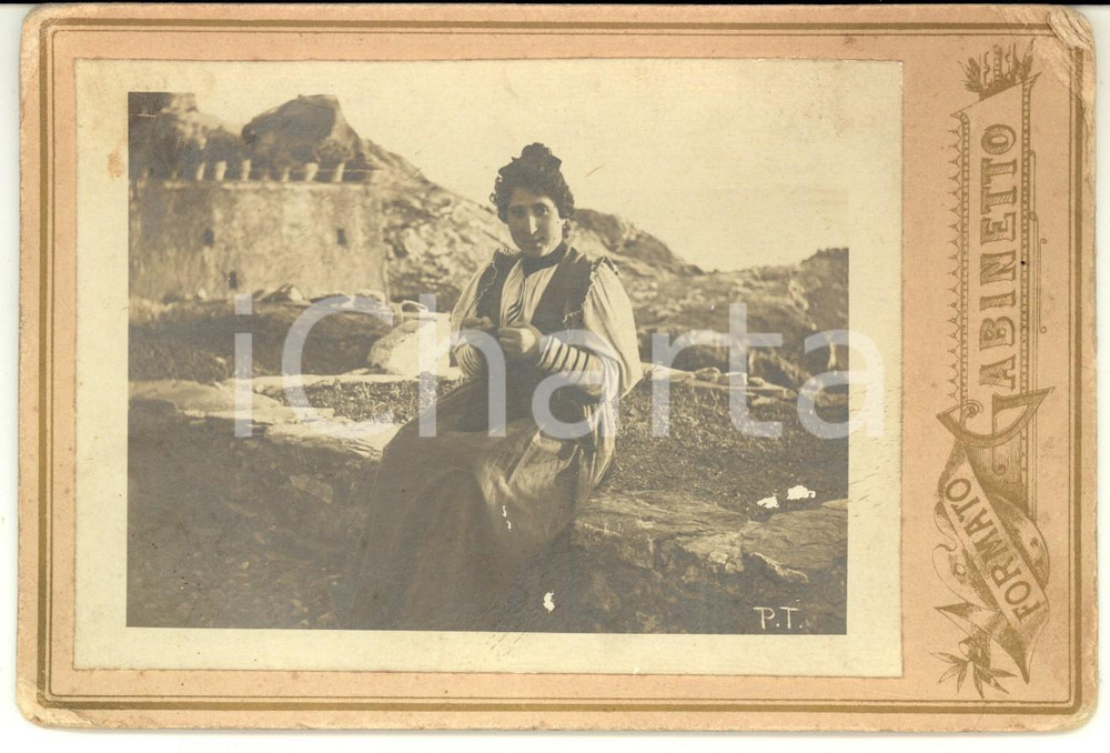 1900 ca NORD ITALIA Ritratto di donna in campagna *Foto Pietro TREMOLADA 
