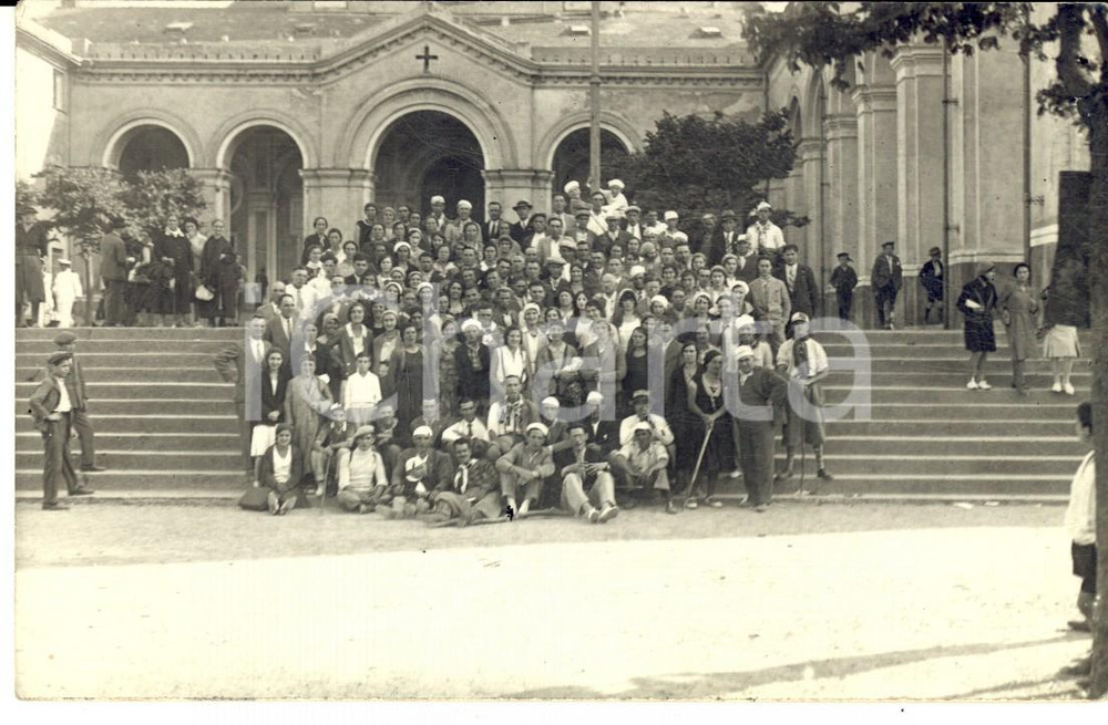 1930 ca Area di ALESSANDRIA Escursionisti presso un santuario  - Foto cartolina