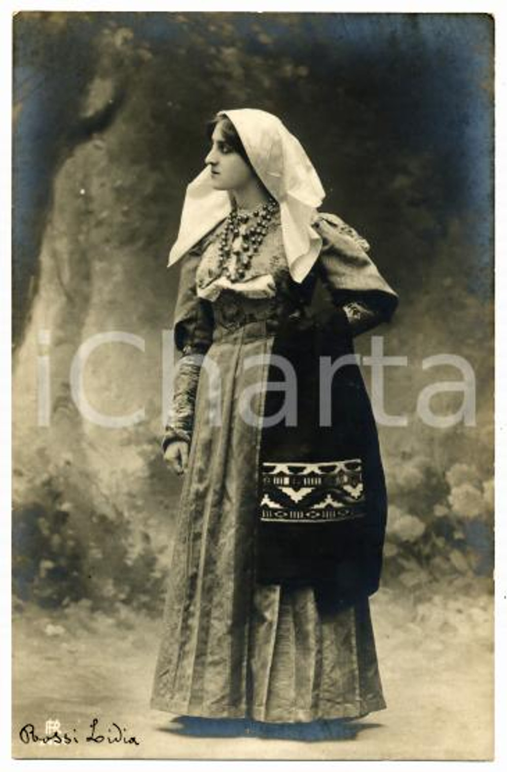 1910 ca TEATRO Attrice Lidia ROSSI indossa abito tradizionale *Cartolina FP NV