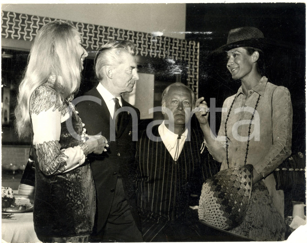 1970 ca COSTUME Herbert VON KARAJAN Curd JURGENS con le mogli *Foto DANNEGGIATA
