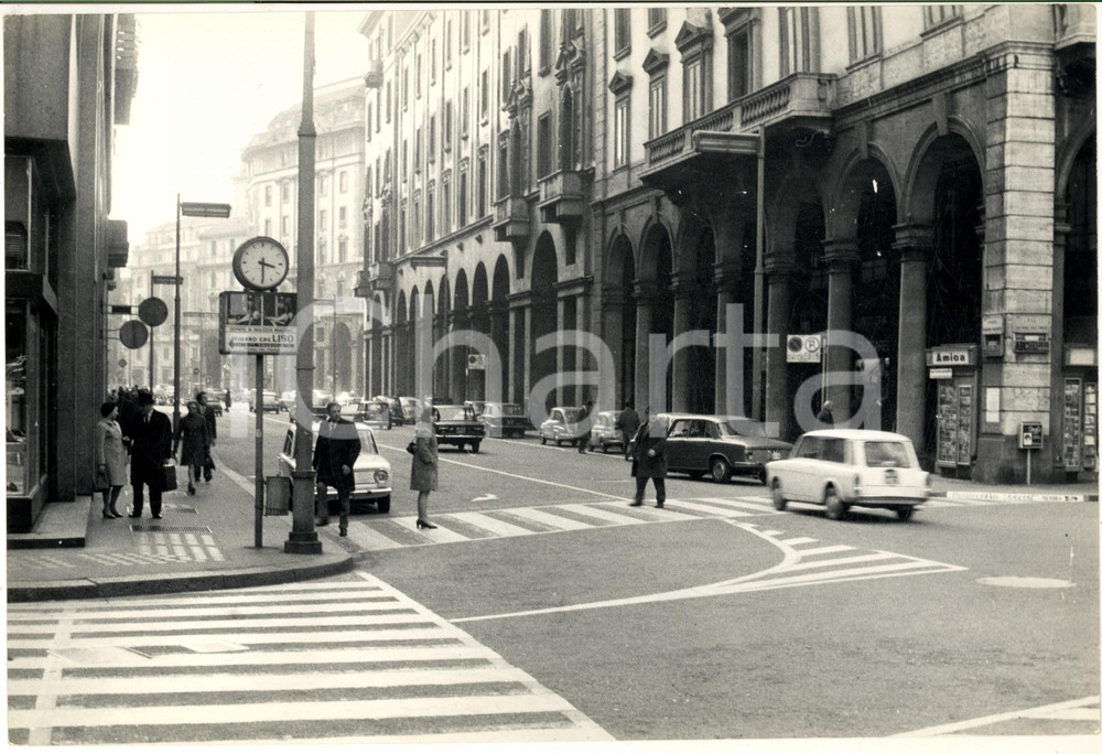 1975 ca MILANO SAN BABILA Veduta corso Matteotti - via S. Pietro all'Orto *Foto