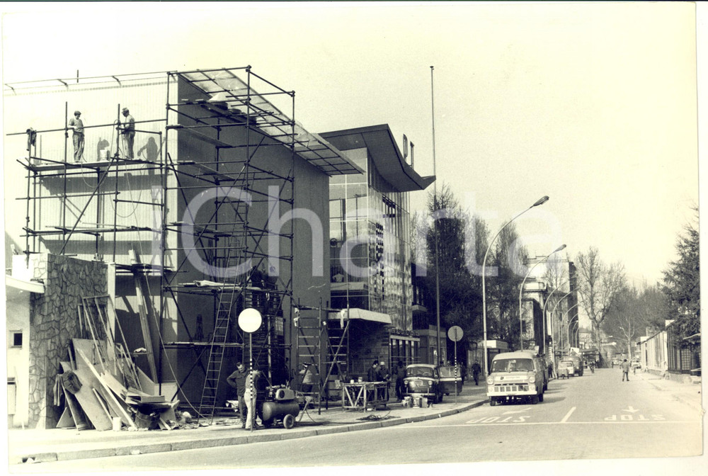 1975 ca MILANO Fiera Campionaria - Lavori di allestimento - Foto VINTAGE 30x20