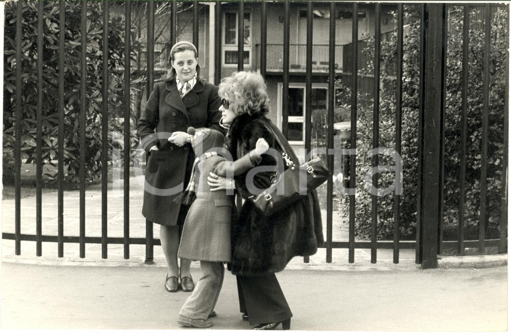 1975 ca GOSSIP MILANO Lauretta MASIERO con il figlio Gianluca GUIDI (5) *Foto 