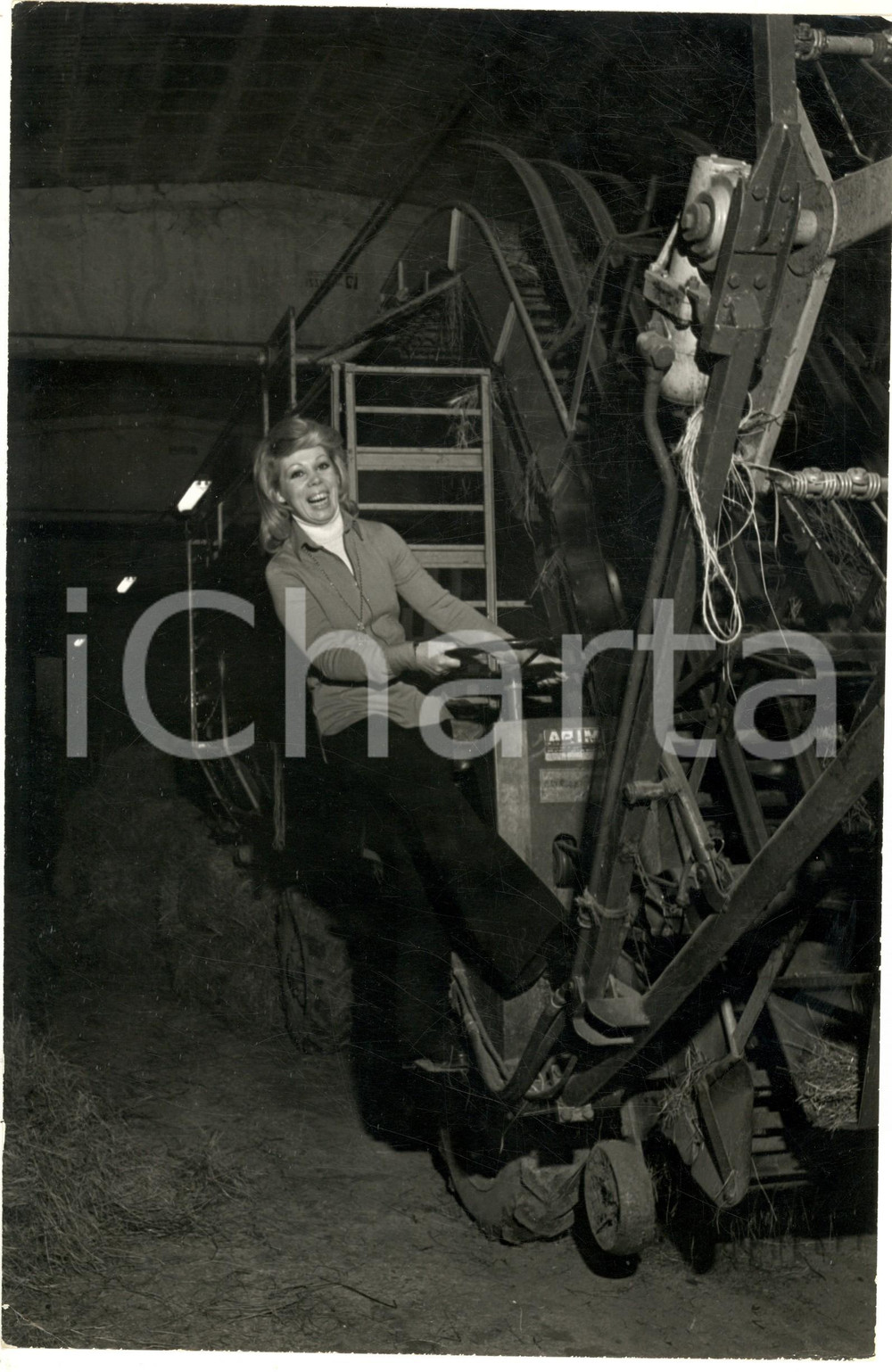 1970 ca COSTUME Soprano Mirella FRENI in una fattoria (5) Foto 20x30 cm