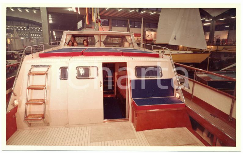1964 GENOVA SALONE NAUTICO Visita su Yacht PARAGGINA Cantieri navali Chiavari 2
