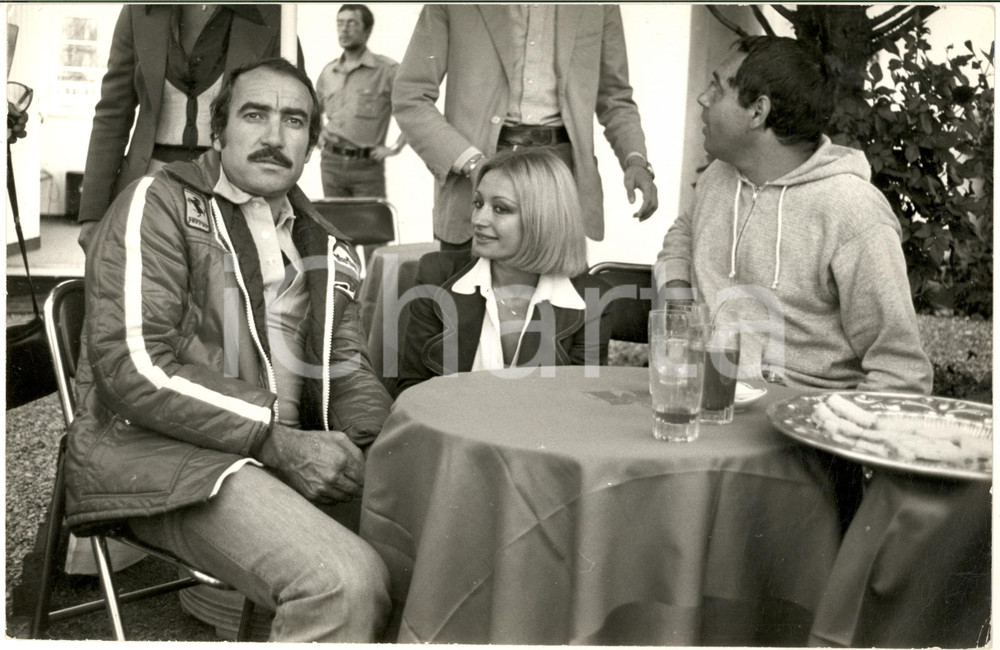 1970 ca MONZA Clay REGAZZONI Raffaella CARRA' e Gianni BONCOMPAGNI (1) *Foto