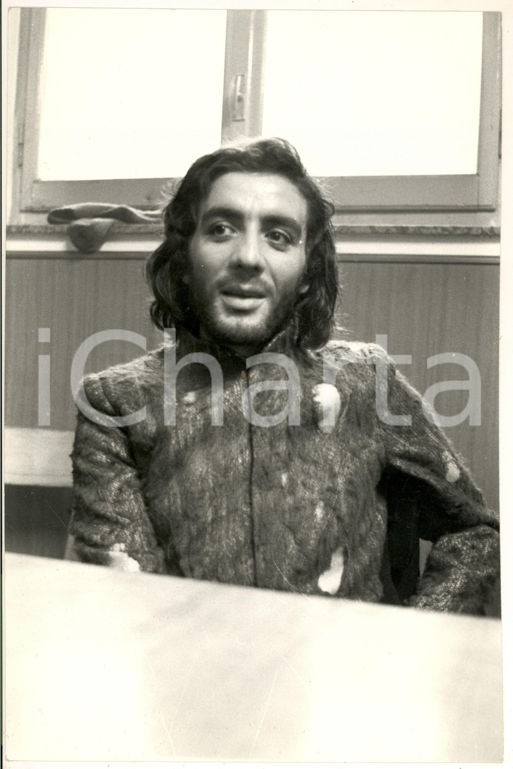 Fotografia d epoca originale 1975 CINEMA ITALIA Mino REITANO durante le riprese di Povero Cristo Foto 1