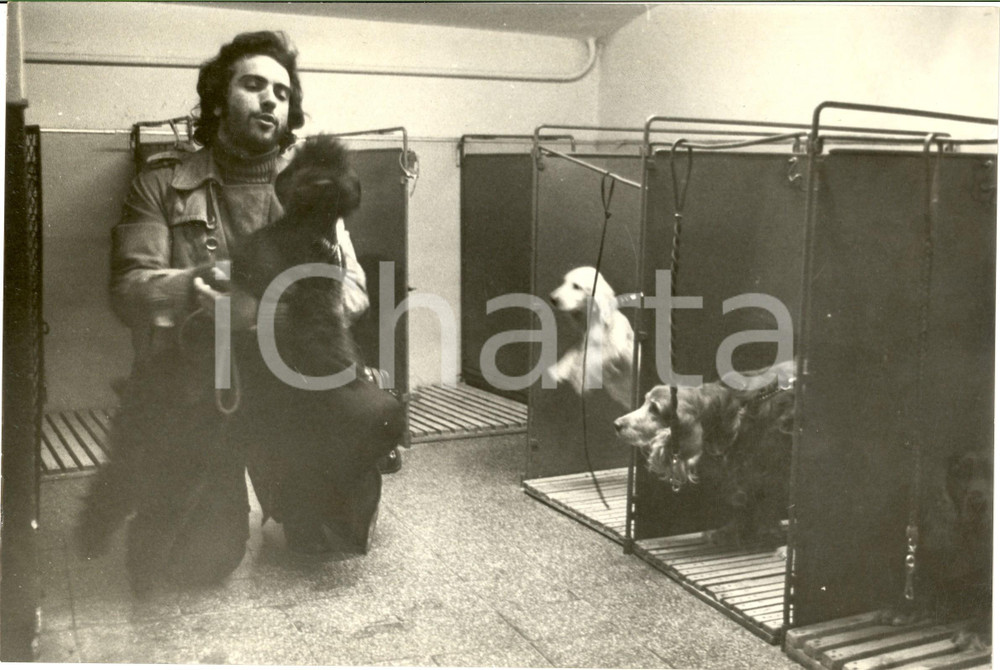 Fotografia d epoca originale 1970 ca MUSICA ITALIA Augusto MARTELLI con il suo cane 2  Foto 30x20 cm 1