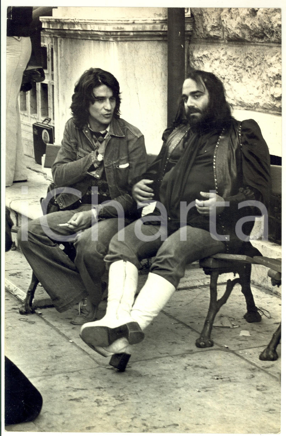 1970 ca ASIAGO FESTIVALBAR - DRUPI e Demis ROUSSOS su una panchina - Foto 20x30