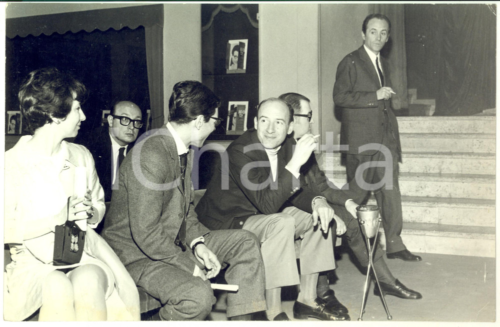 1970 ca COSTUME ITALIA Enzo JANNACCI a un evento - Foto 30x20 cm
