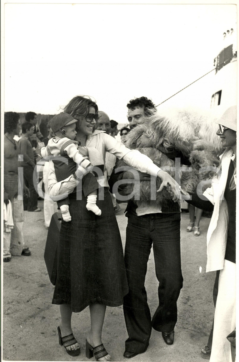 1970 ca ITALIA Augusto MARTELLI al porto con la famiglia (2) - Foto 20x30 cm