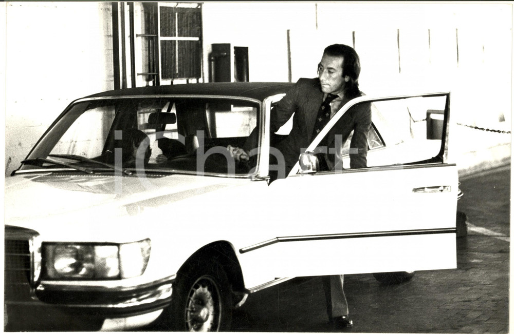 1970 ca MILANO (?) Alfredo CERRUTI sale in auto con un bambino *Foto 30x20