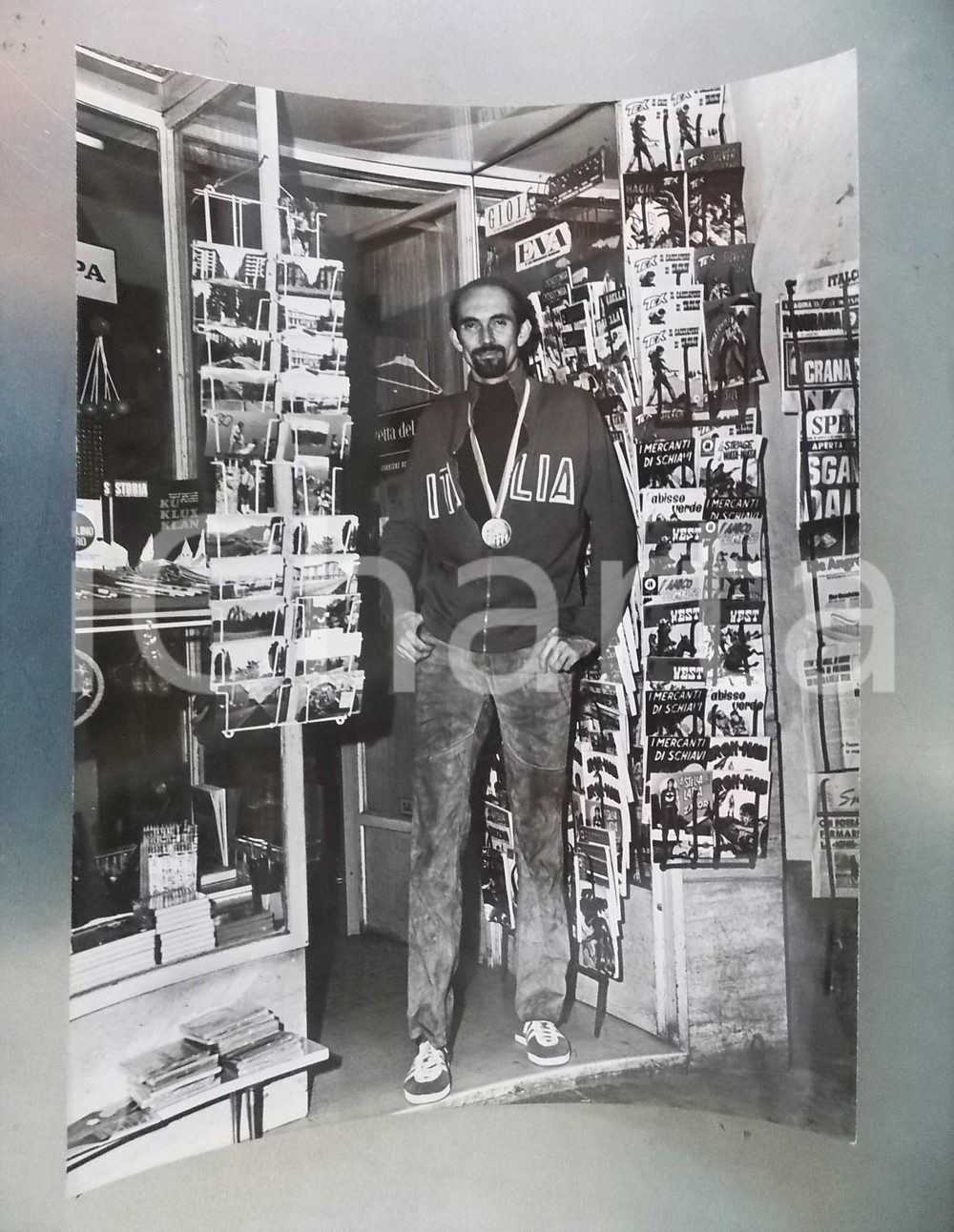 1971 ATLETICA Franco ARESE in edicola con l'oro vinto agli Europei - Foto 22x30