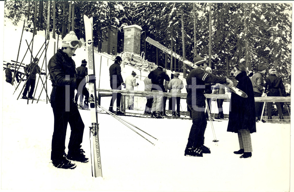 1970 ca COSTUME Pilota Giacomo AGOSTINI in vacanza sulla neve (4) Foto 30x20