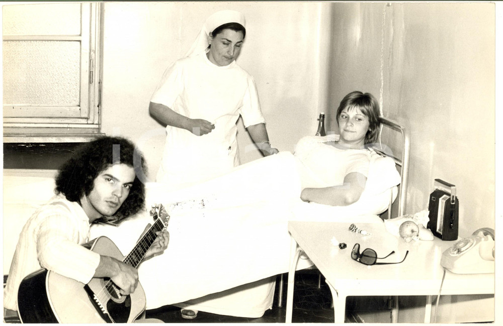 1975 ca COSTUME Cantante DONATELLO con la moglie dopo il parto - Foto 
