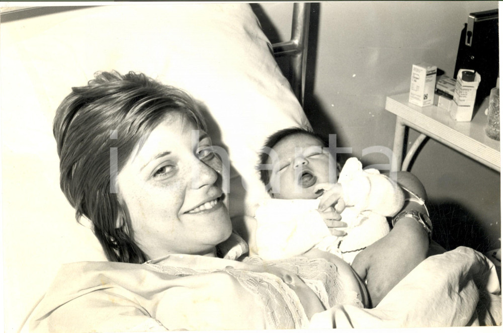 1975 ca COSTUME Moglie e figlio neonato del cantante DONATELLO (4) - Foto