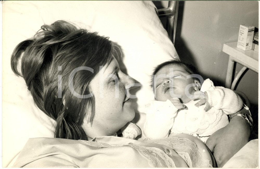 1975 ca COSTUME Moglie e figlio neonato del cantante DONATELLO (6) - Foto