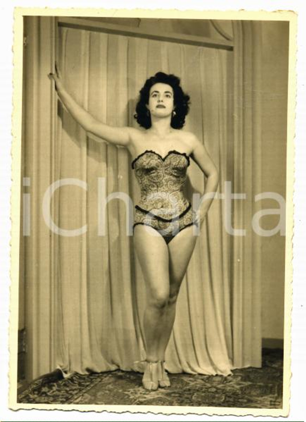 1955 SANREMO Ragazza posa in intimo - PIN UP - Foto 10x14 cm