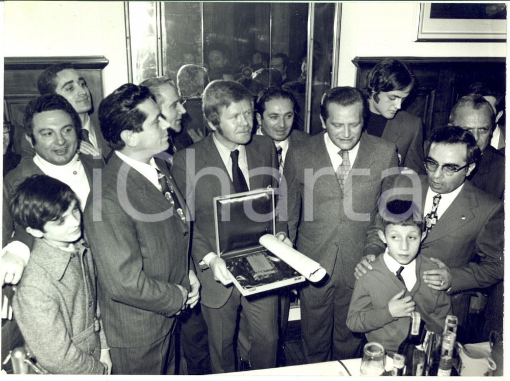 1971 TORINO JUVENTUS Giampiero BONIPERTI con la squadra - Cerimonia (1) *Foto