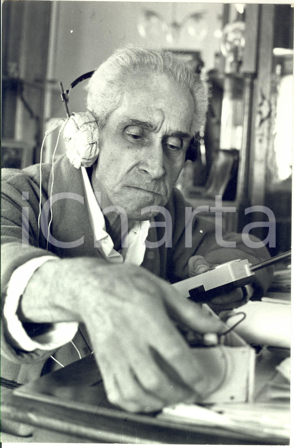 1972 ANDORA (SV) Inventore Nicola BIANUCCI con il suo amplificatore (1) - Foto