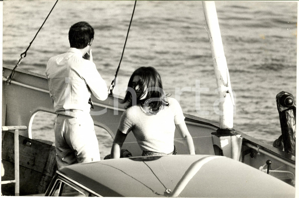 1970 ca COSTUME ITALIA Caterina CASELLI in nave con Piero SUGAR (2) *Foto 30x22