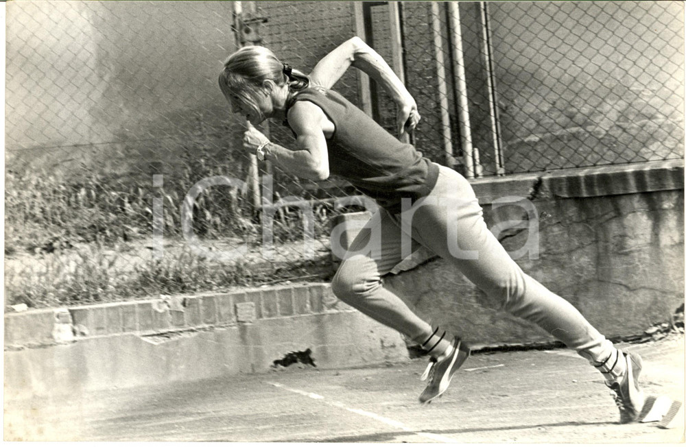 1970 ca COSTUME Atleta Donata GOVONI in allenamento (1) Foto 30x20 cm