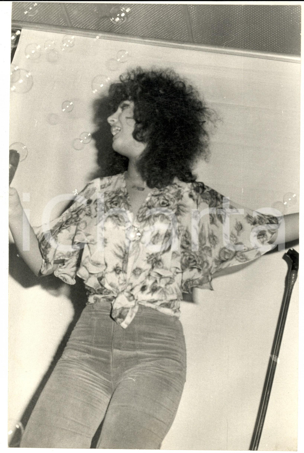 1970 ca COSTUME ITALIA Marcella BELLA tra le bolle di sapone (2) Foto 20x30 cm 