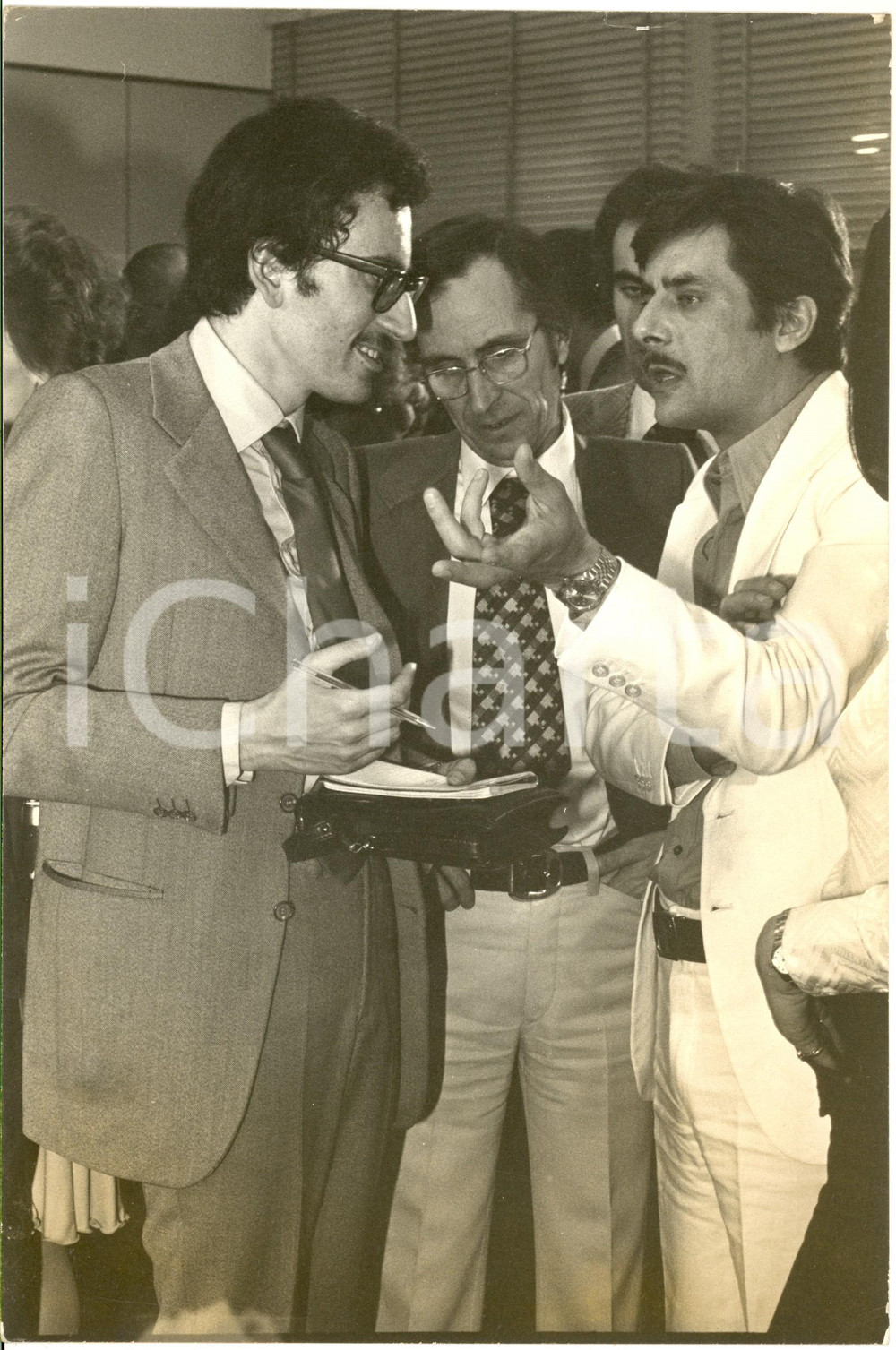 1970 ca COSTUME ITALIA Attore Giancarlo GIANNINI a un evento (5) Foto 20x30 cm