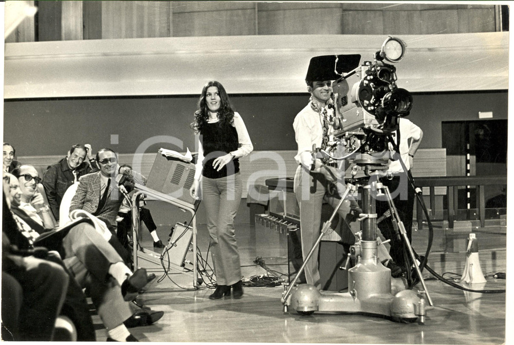 1970 ca COSTUME Caterina CASELLI durante le prove di uno spettacolo - Foto 30x20
