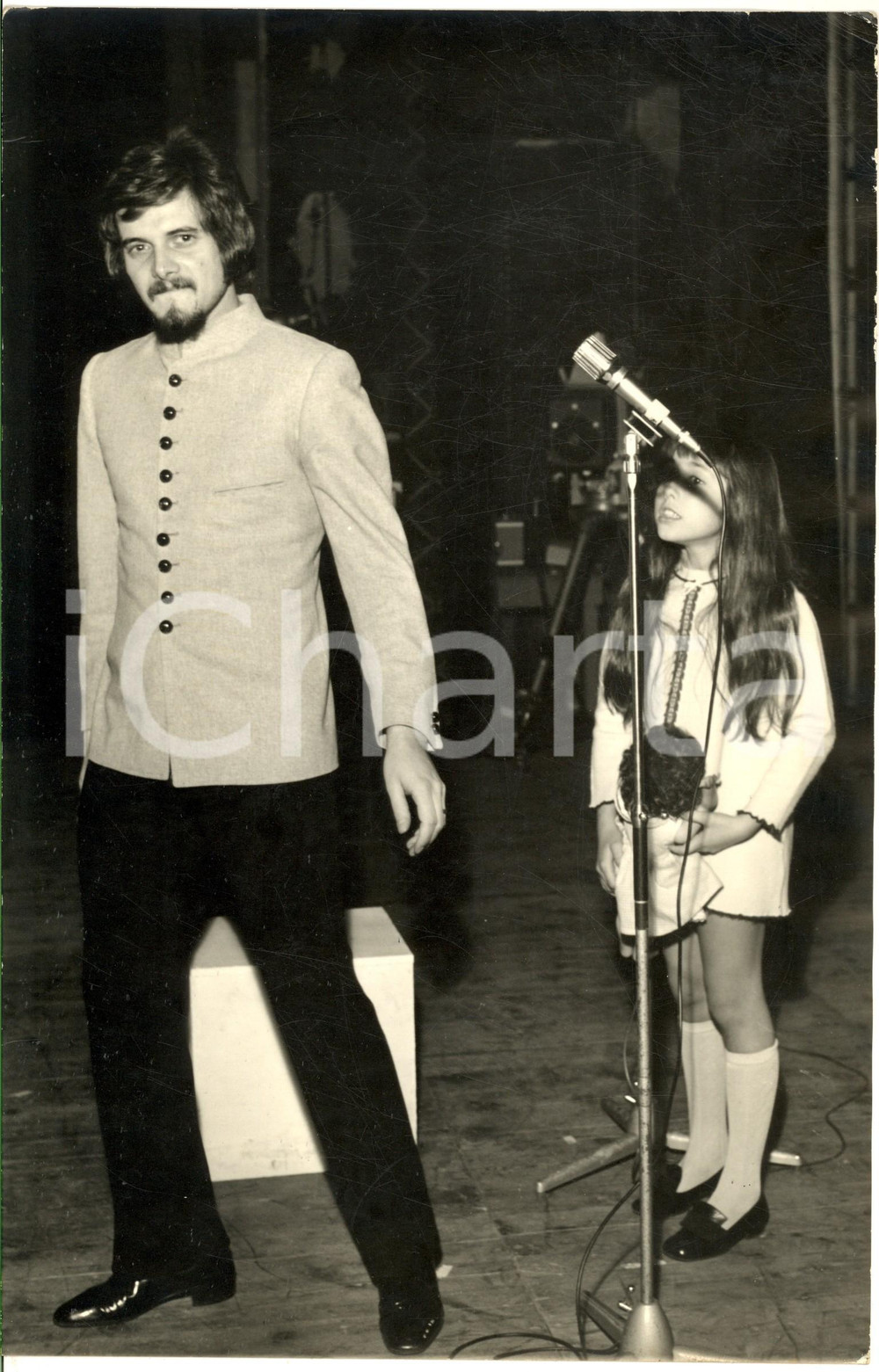 1970 ca COSTUME I GIGANTI Enrico Maria PAPES con la figlia (2) Foto 20x30 cm