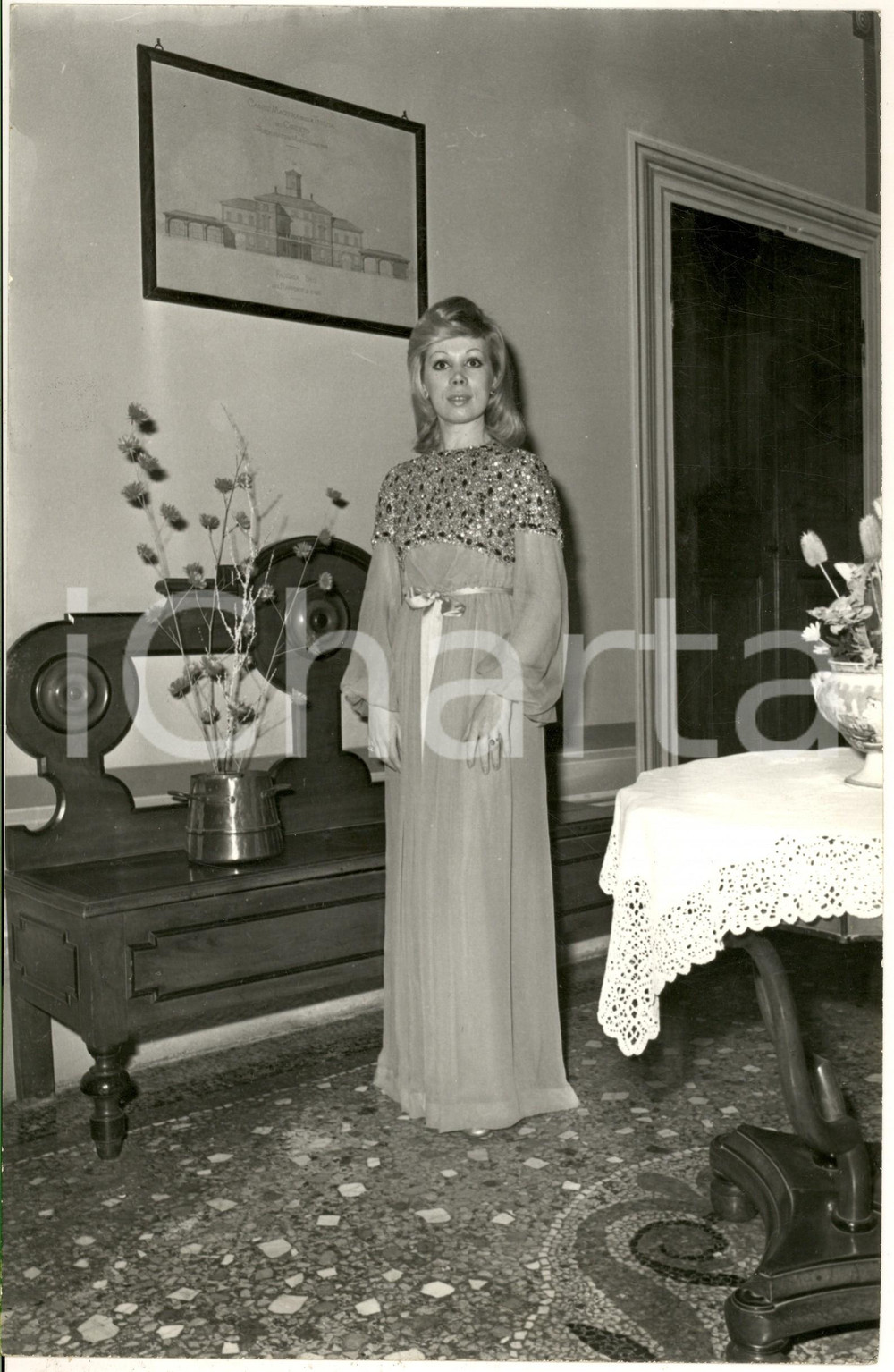 1970 ca COSTUME Soprano Mirella FRENI nella propria casa (2) *Foto 20x30 cm