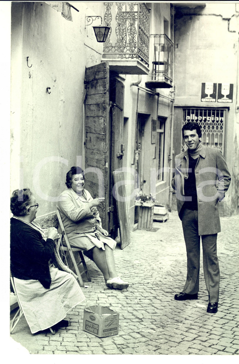 1970 ca COSTUME Riccardo DEL TURCO riconosciuto dalle donne di un paese - Foto