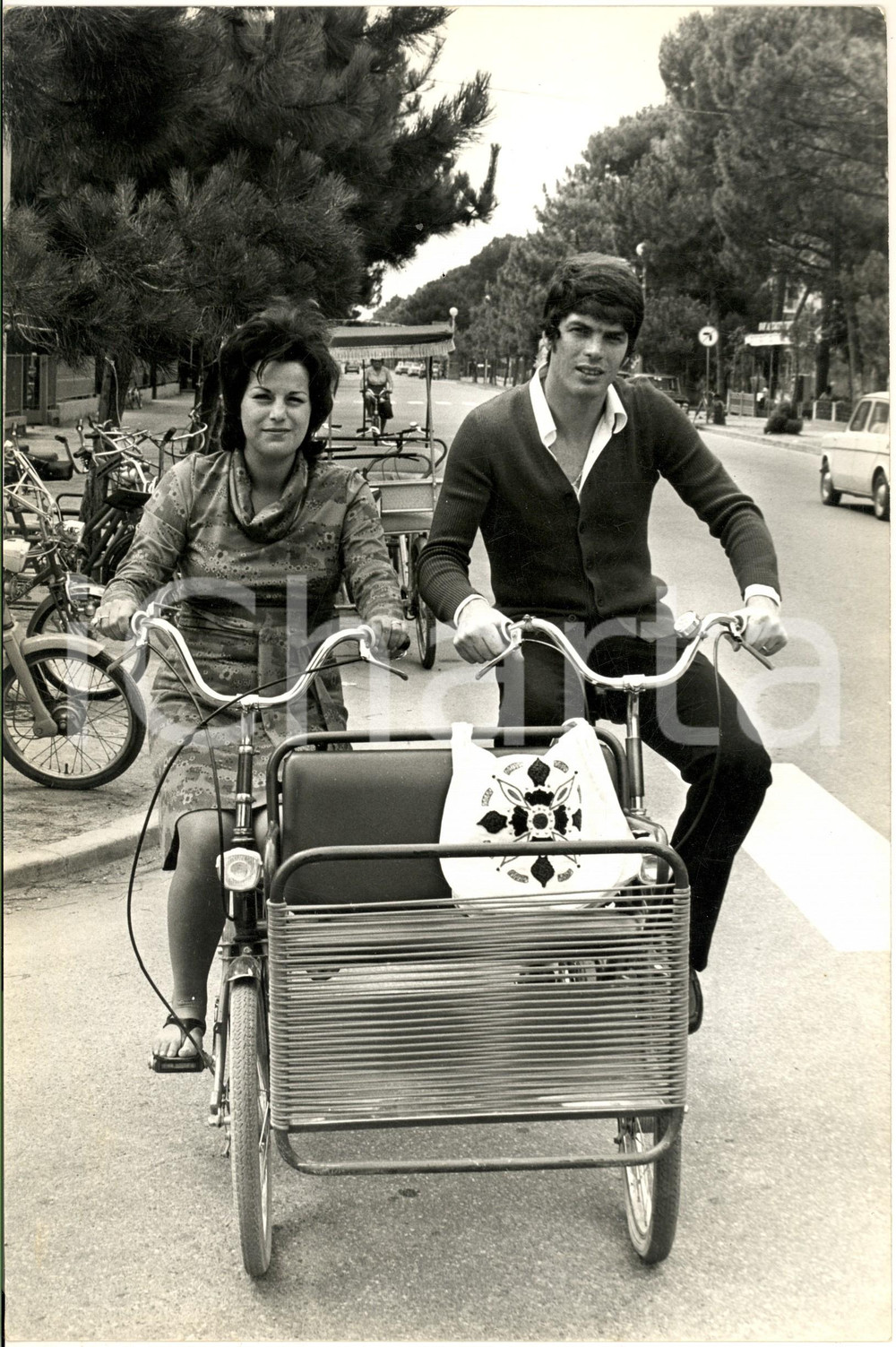 1970 ca CALCIO BOLOGNA Francesco LIGUORI in tandem con la moglie - Foto 20x30 cm