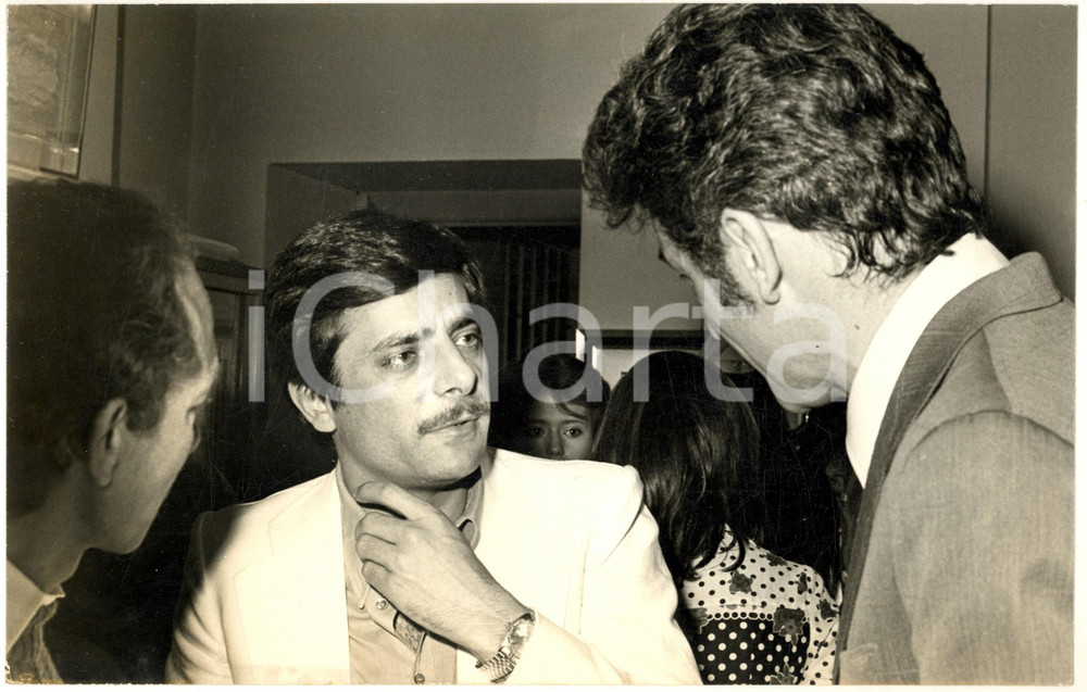 1970 ca COSTUME ITALIA Attore Giancarlo GIANNINI a un evento (6) Foto 30x20 cm