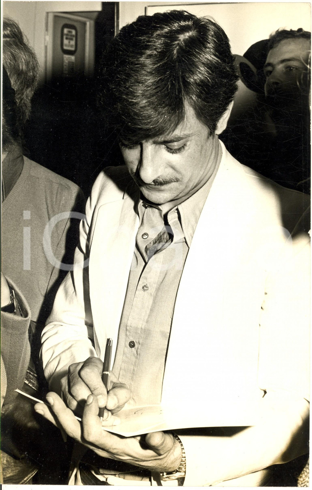 1970 ca COSTUME ITALIA Attore Giancarlo GIANNINI a un evento (8) Foto 20x30 cm