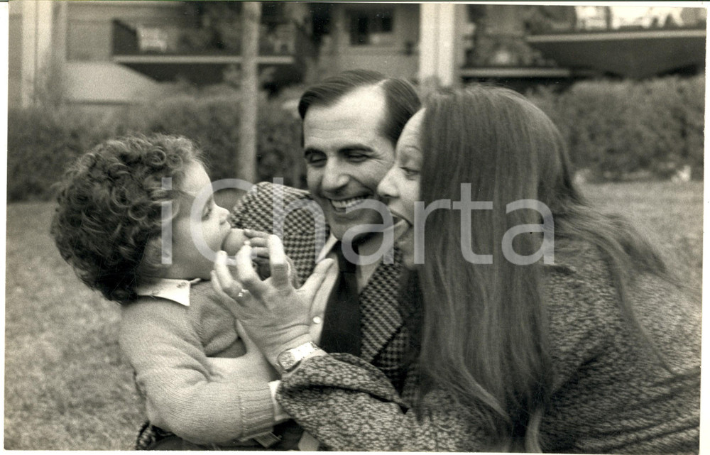 1970 ca COSTUME Carlo GIUFFRE' con moglie e figlio bambino (7) Foto 30x20 cm