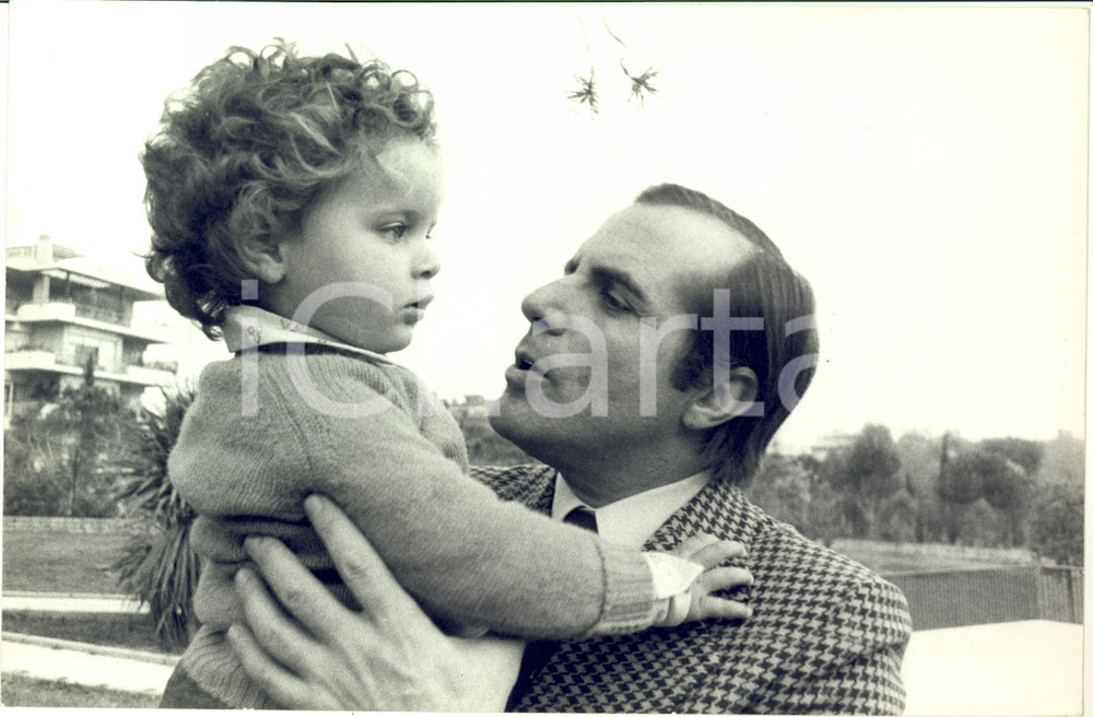 1970 ca COSTUME Attore Carlo GIUFFRE' con il figlio bambino (4) Foto 30x20 cm