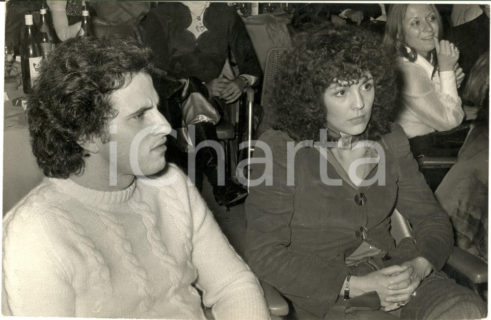 1970 ca COSTUME ITALIA Adriano PAPPALARDO e Marcella BELLA - Foto 30x20 cm