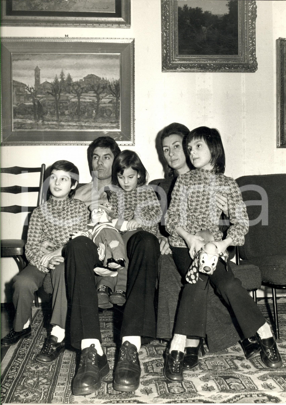 Fotografia d epoca originale 1971 CALCIO JUVENTUS Sandro SALVADORE in casa con la famiglia 1 Foto 30x40 cm 1