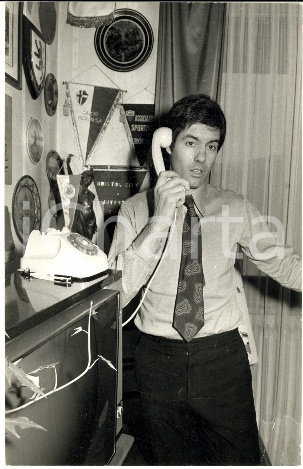 1971 CALCIO JUVENTUS Sandro SALVADORE in casa al telefono (1) Foto 20x30 cm