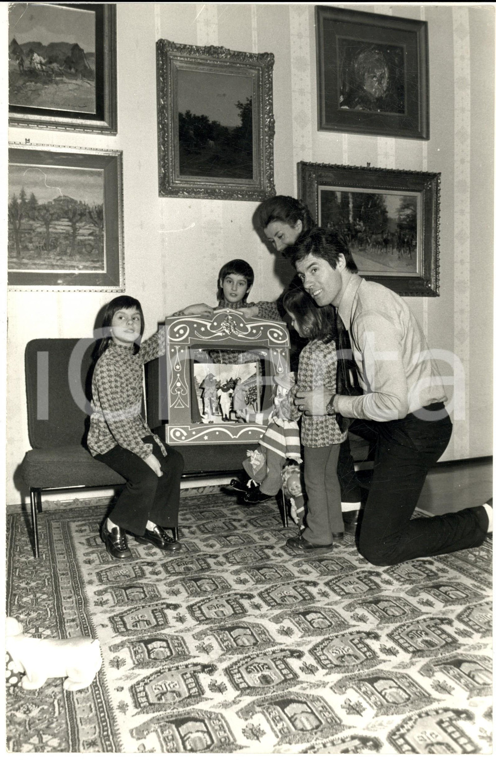 1971 CALCIO JUVENTUS Sandro SALVADORE in casa con la famiglia (4) Foto 20x30 cm