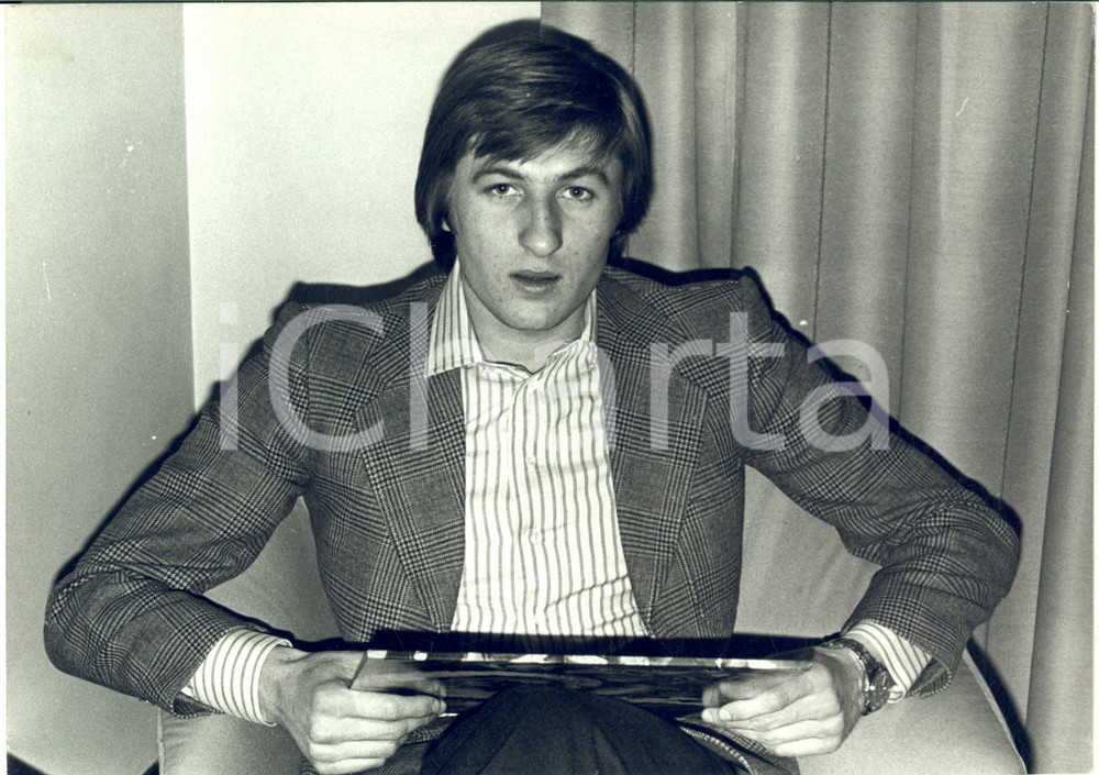 1970 ca TORINO JUVENTUS Gianpietro MARCHETTI in salotto - Foto 30x20 cm  Fotografia d'epoca. CONDIZIONI: G (ma piegatura al lato sinistro)FORMATO: 30x20 cm  originale e autentica 1