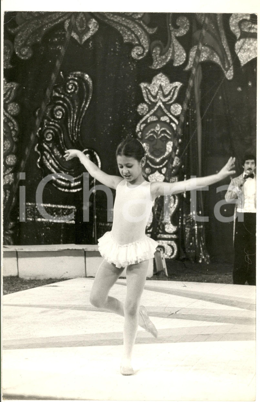 1970 ca ITALIA CIRCO MEDRANO Ingresso trapezista bambina (1) Foto 20x30 cm Fotografia d'epoca. CONDIZIONI: G FORMATO: 20x30 cm     originale e autentica 1