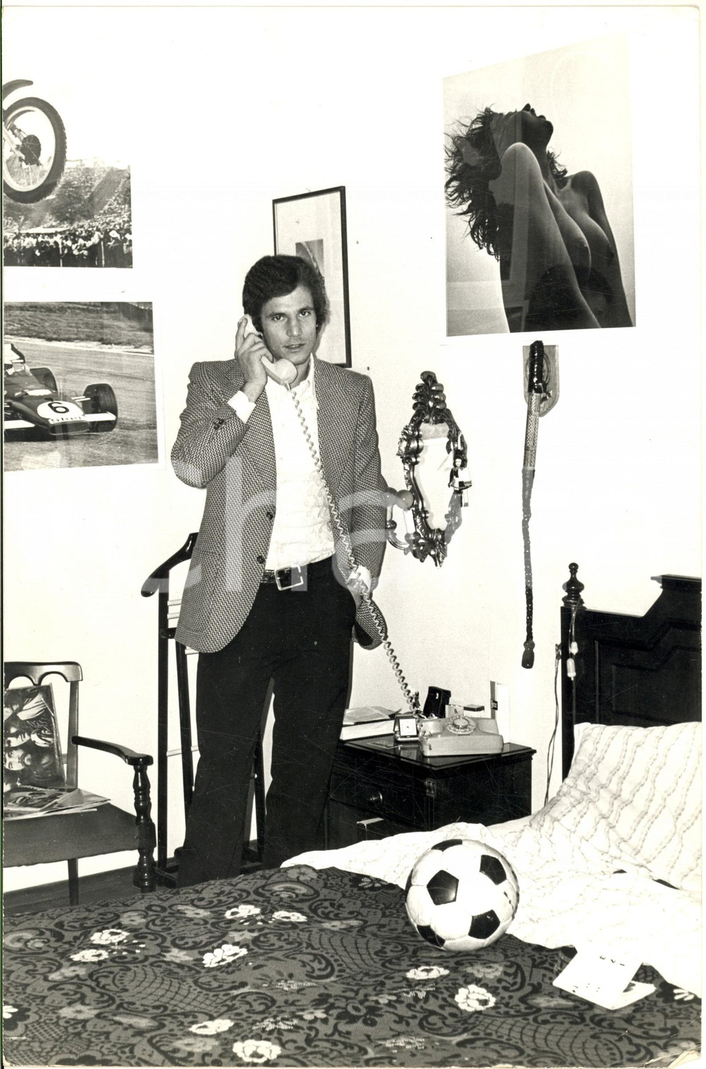 1970 ca CALCIO JUVENTUS Luciano SPINOSI nella sua stanza (2) *Foto 20x30