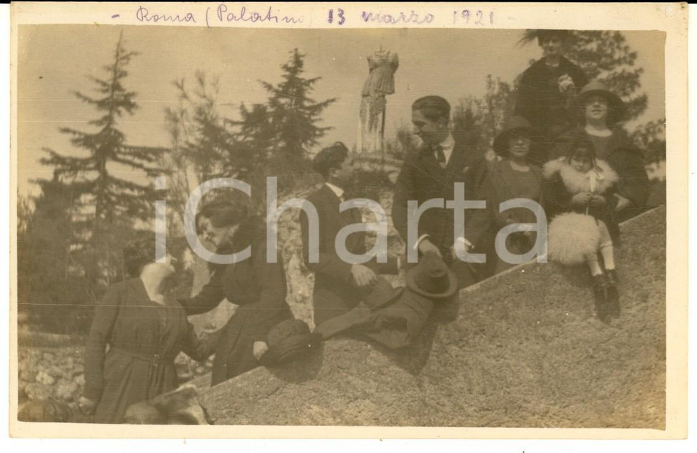 Fotografia d epoca originale 1921 ROMA Colle PALATINO Gruppo di amici su scalinata  Foto cartolina ARTISTICA 1