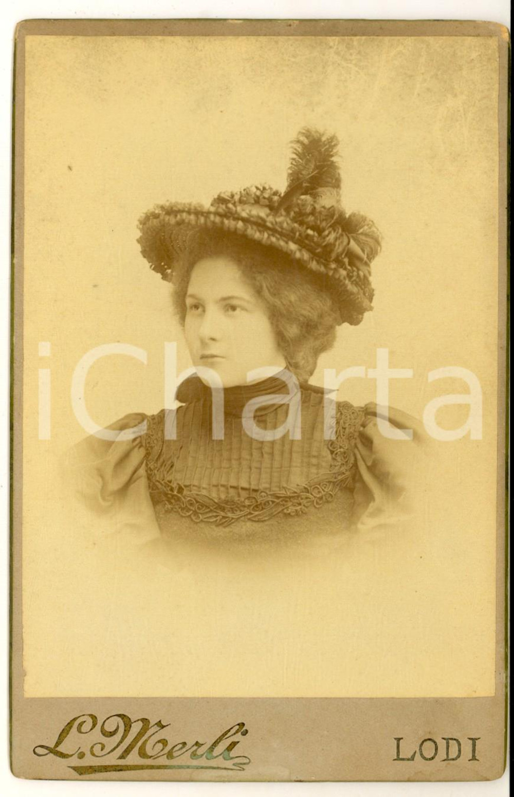 Fotografia d epoca originale 1910 ca LODI Ritratto di donna con cappello di piume  Foto L. MERLI 10x16 cm 1